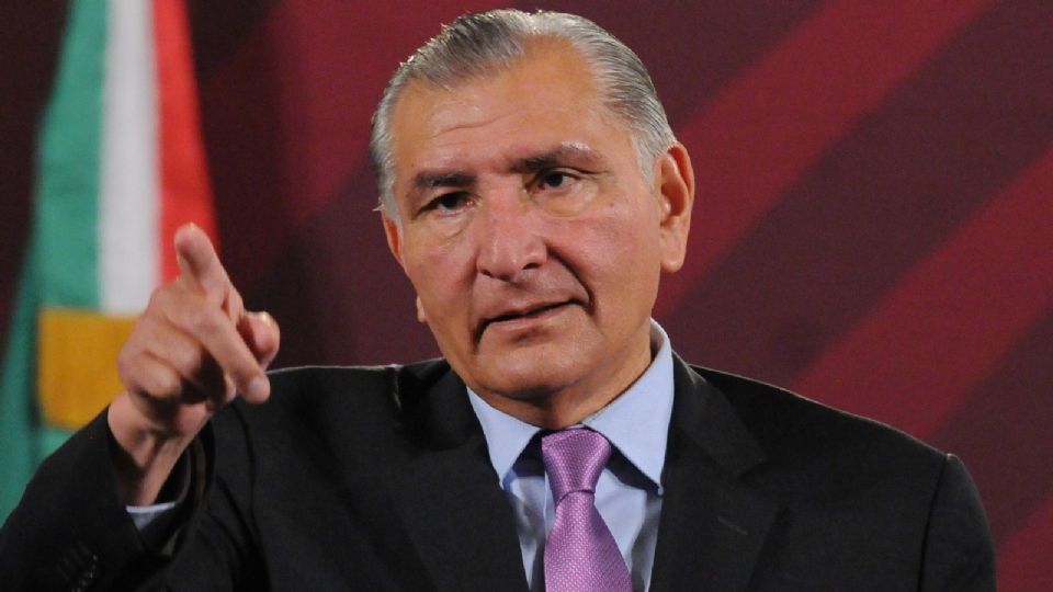 El secretario de gobernación alzó la mano para suceder a AMLO.