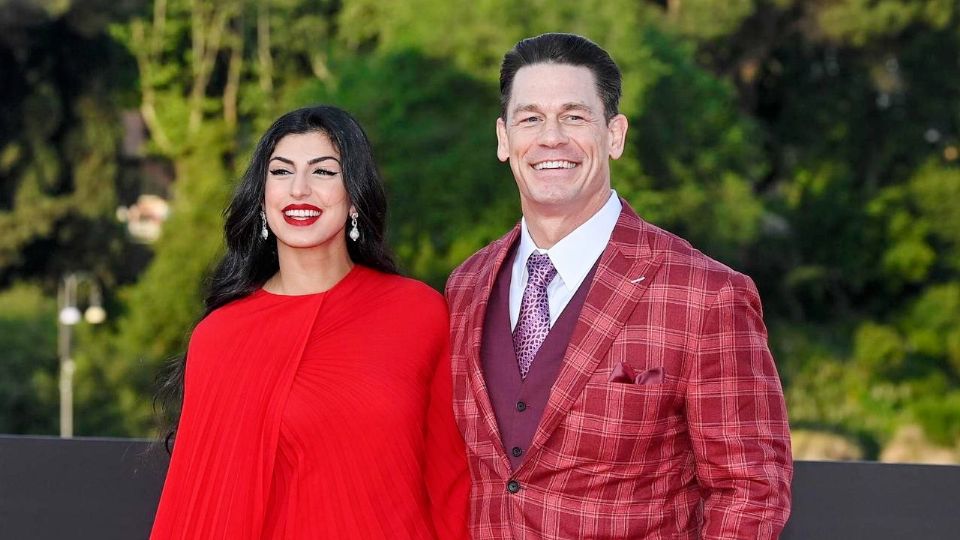 John Cena y su esposa Shay Shariatzadeh.