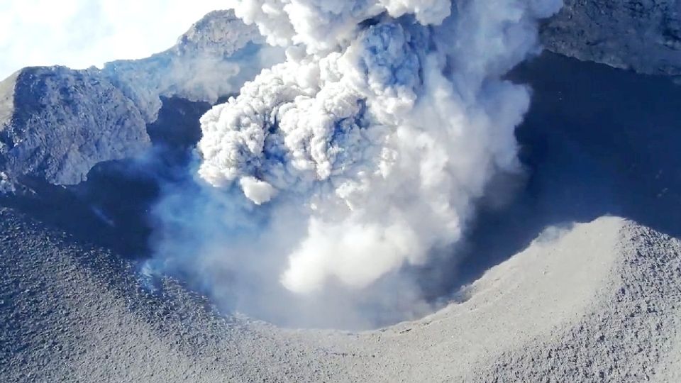 Continúa el monitoreo sobre el volcán Popocatépetl.