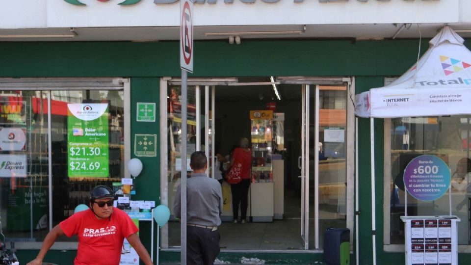 ¿Cuáles son las monedas que compra Banco Azteca?