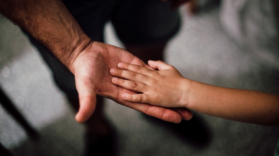 El diagnostico surgió a raíz de un estudio efectuado a nueve pacientes, quienes presentaron un cuadro clínico de obesidad, talla baja, hipogonadismo y criptorquidia