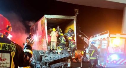 Dos calcinados tras choque en la México-Cuernavaca; Torton embistió a varios vehículos en La Pera-Cuautla