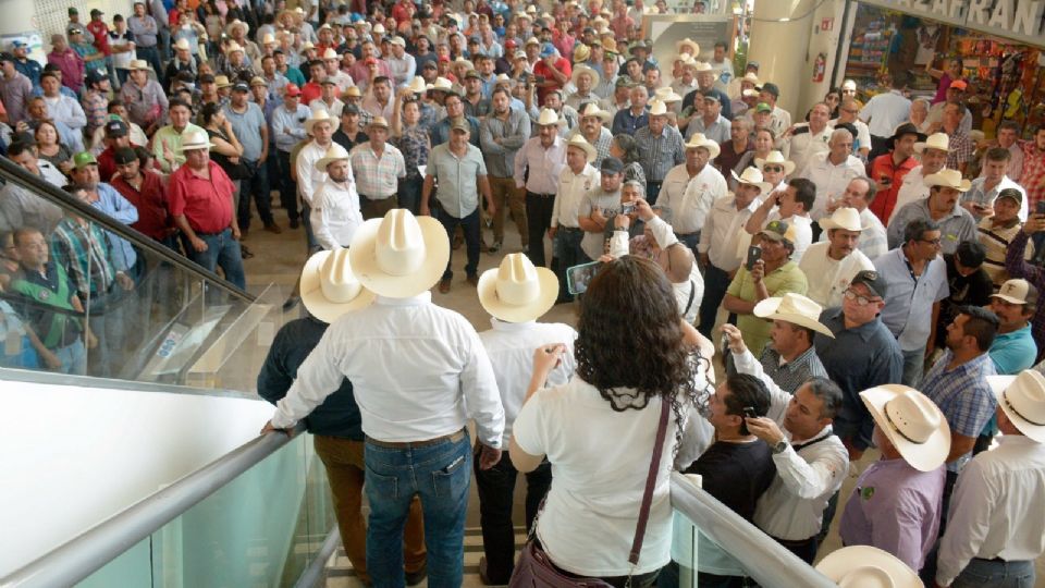 Productores de maíz retiraron el bloqueo que mantenían en el aeropuerto de Culiacán.