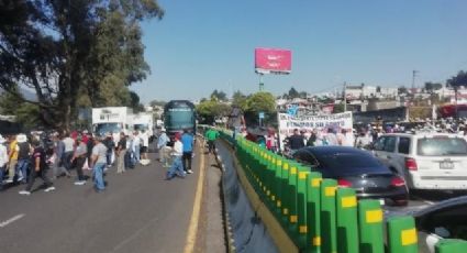 Comuneros bloquean la autopista y carretera federal México-Cuernavaca en protesta por la tala ilegal