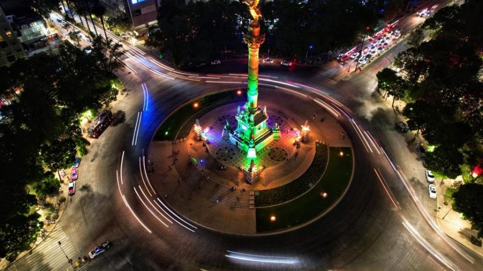 Los edificios y monumentos más emblemáticos se pintaron de colores.