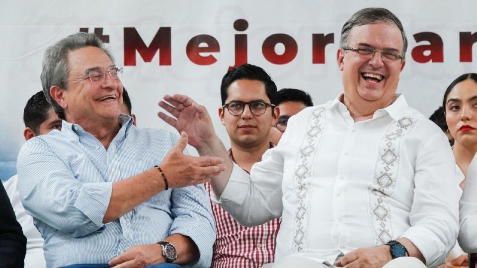 Marcelo Ebrard y Pío López Obrador, hermano del presidente de México.