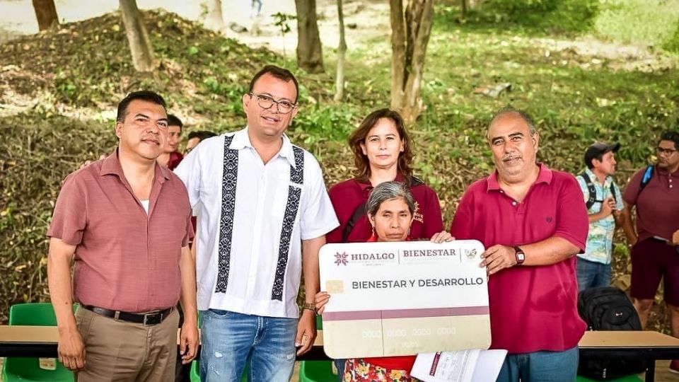 Se han observado largas filas donde las personas han dicho estar conformes y agradecidas con el gobierno hidalguense.