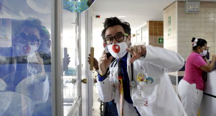 Voluntarios del IMSS y Asociación Doctor Payaso unidos para llevar sonrisas a niñas y niños internados