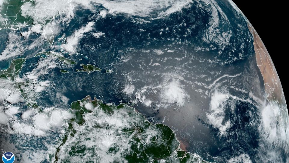 La tormenta tropical Bret sigue su ruta hacia las Antillas Menores, en el oeste del Caribe.