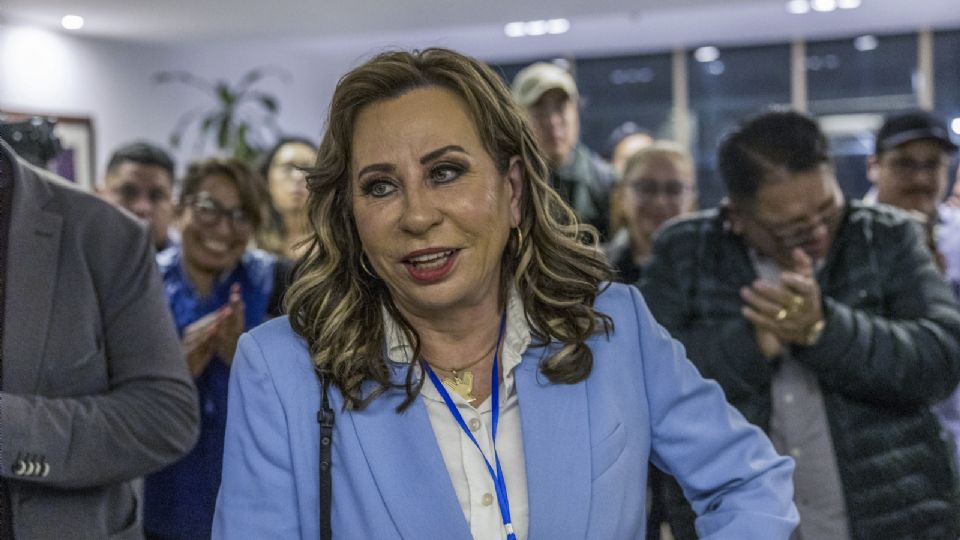 La candidata a la presidencia por el partido UNE, Sandra Torres Casanova, sonríe durante una conferencia de prensa celebrada en un hotel de la Ciudad de Guatemala.