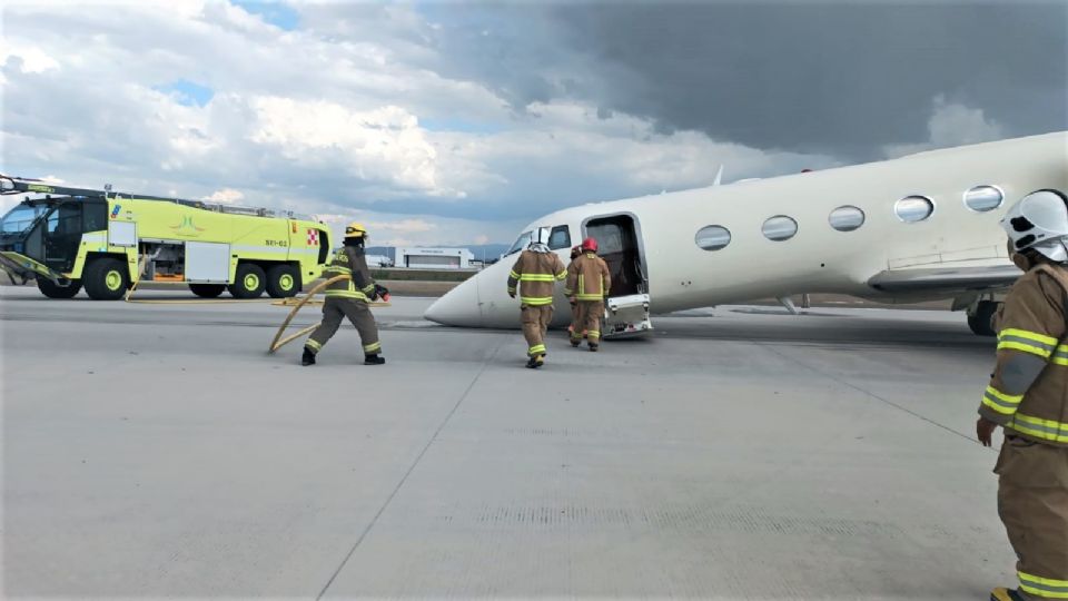 Una aeronave de la FGR aterrizó de emergencia en el AIFA.