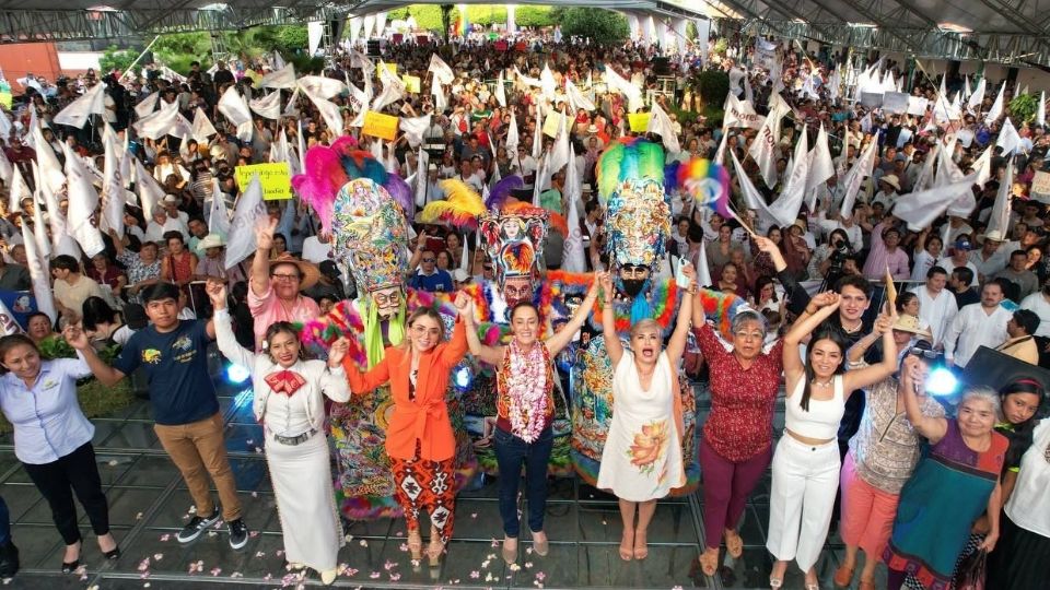 Simpatizantes y militantes morelenses mostraron su respaldo a Claudia Sheinbaum en su recorrido por México, ¡Cuautla con C de Claudia!, comentaron.