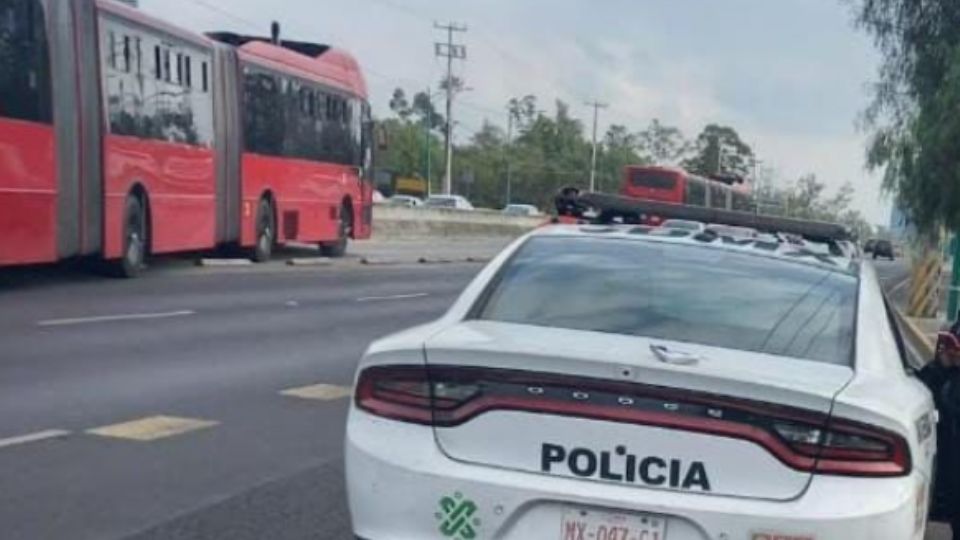 Muere un hombre por infarto en el Metrobús de la CDMX.