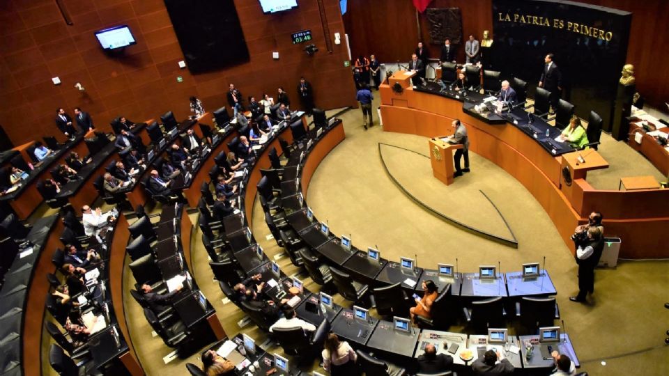 Sesión en la Comisión Permanente del Congreso de la Unión.