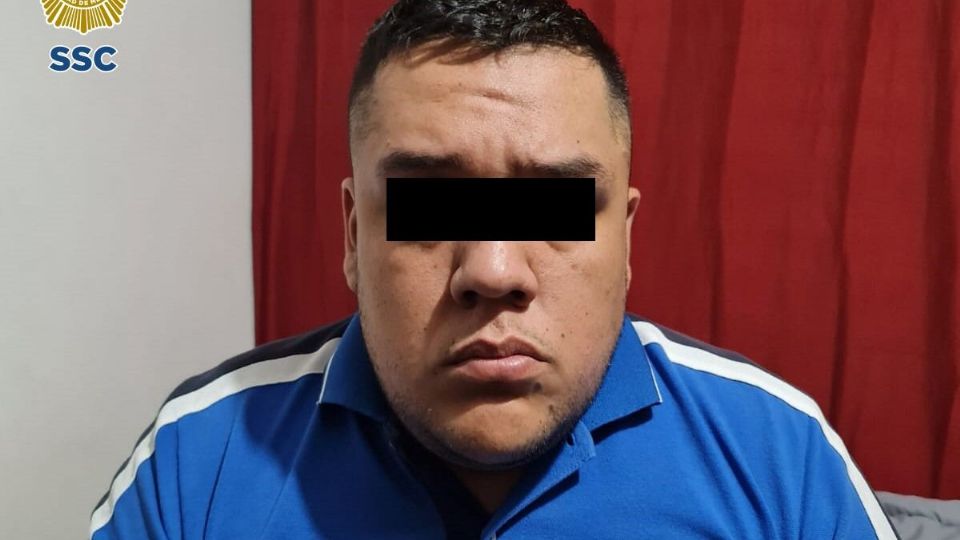 Detuvieron a un hombre por posiblemente distribuir droga.