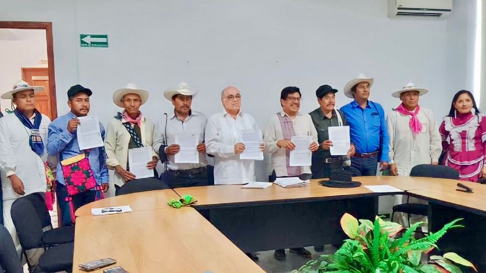 Firman convenios para caminos artesanales en Durango y Nayarit.