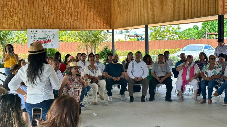 Marcelo Ebrard se reunió en Miami con migrantes.