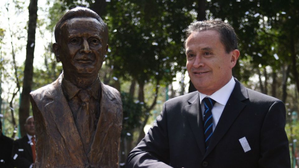 La imagen del 05 de febrero de 2009, cuando Rocha develó su busto en el Parque de los Periodistas Ilustres.