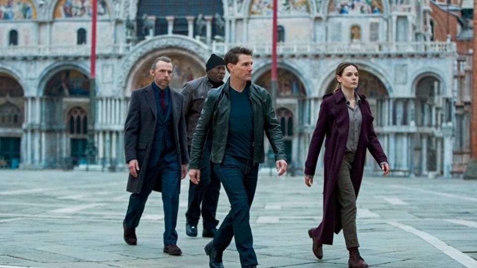 Fotograma de una escena de 'Misión Imposible: Sentencia Mortal. Parte Uno' en la que aparecen los actores Simon Pegg, Ving Rhames, Tom Cruise, Rebecca Ferguson.