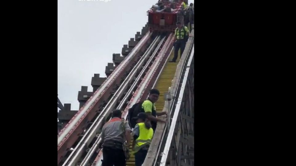 Susto vivieron los asistentes al juego Medusa de Six Flags.