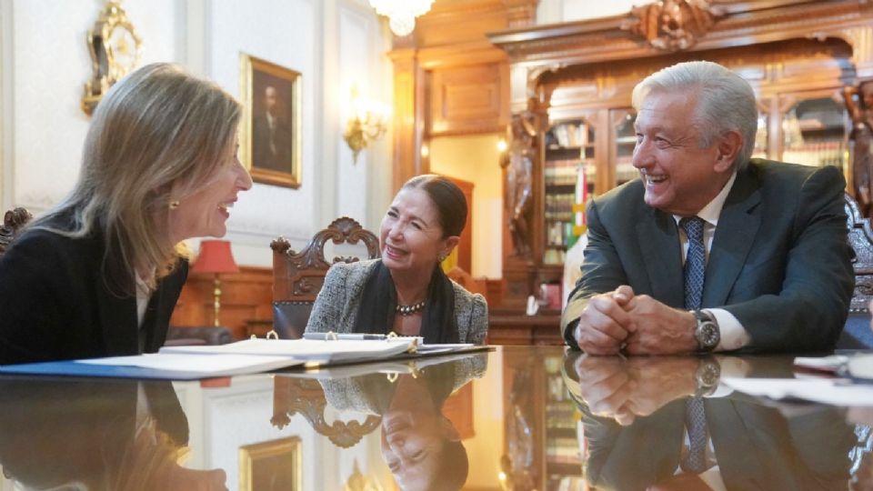 Presidente Andrés Manuel López Obrador y la asesora Elizabeth Sherwood-Randall.