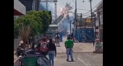 Cae torre con pirotecnia sobre cableado eléctrico en Tláhuac (Video)