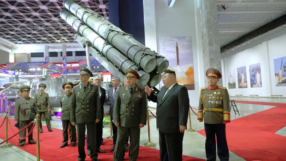 Kim Jong-un estuvo acompañado del ministro de Defensa de Rusia.