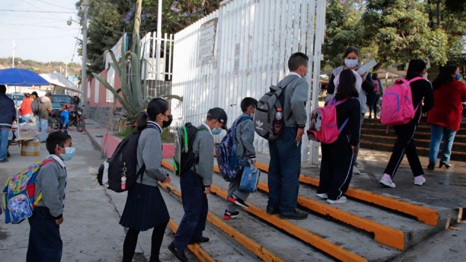 Este lunes e reincorporan  a clases más de 24 millones de alumnos en el país.