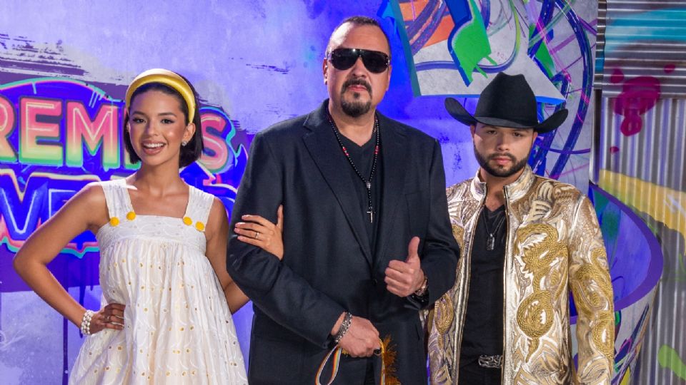 El cantante mexicano-estadounidense Pepe Aguilar y sus hijos Leonardo y Ángela.