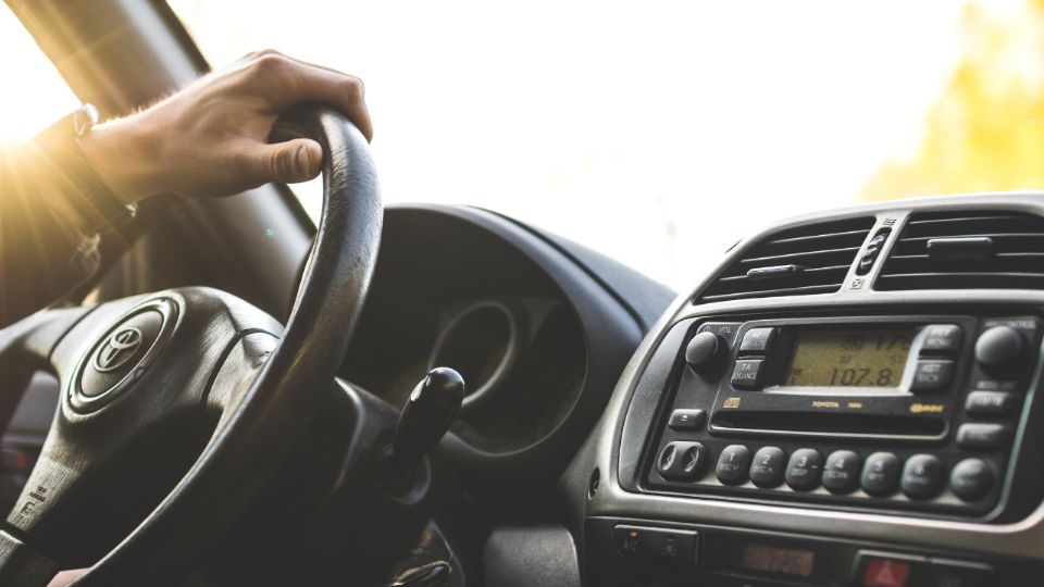 Profeco alerta por fallas en esta camioneta Toyota que pueden provocar un cortocircuito en las bolsas de aire.