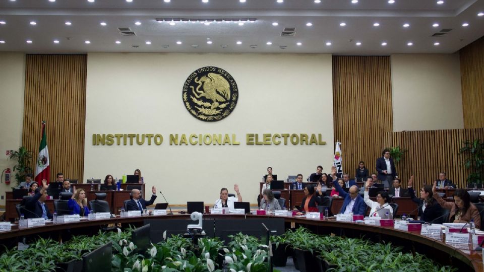 INE aprueba formato para concluir registro de representantes de partidos.