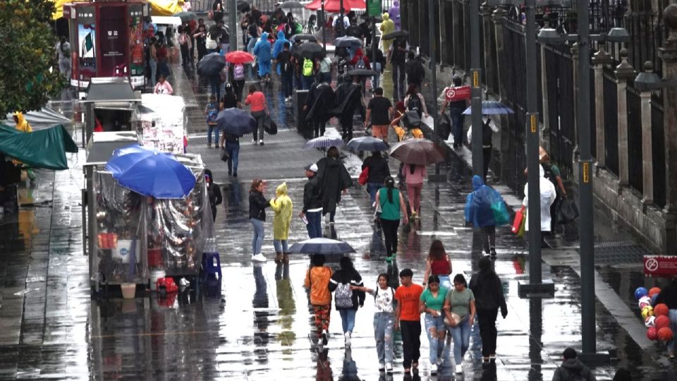 Se presentaron lluvias en las calles del Centro Histórico.