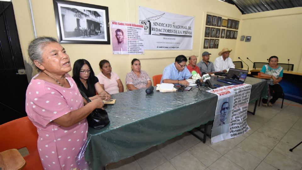 Integrantes de la Unión de Colectivos de Familiares y Víctimas de la Guerra Sucia.