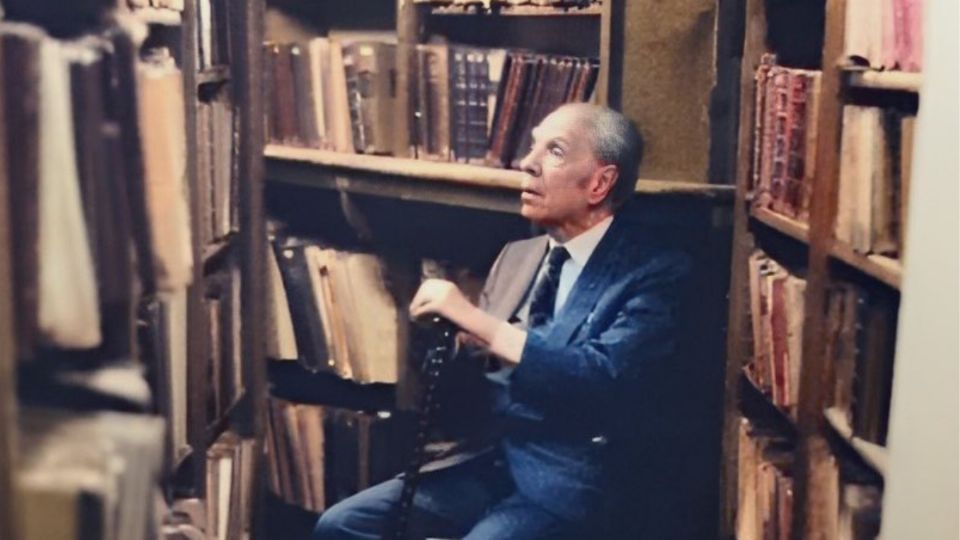 Jorge Luis Borges,  escritor, poeta, ensayista y traductor argentino.