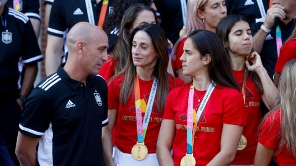 Luis Rubiales, presidente de la Real Federación Española de Futbol, renunciará este viernes al cargo por el escándalo de acoso a Jenni Hermoso.