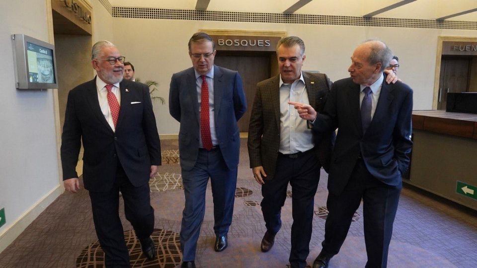 Marcelo Ebrard, se reunió con integrantes del CCE.