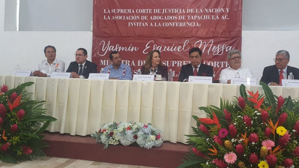 La Ministra Yasmín Esquivel, acudió a un encuentro con la Asociación de Abogados de Tapachula.