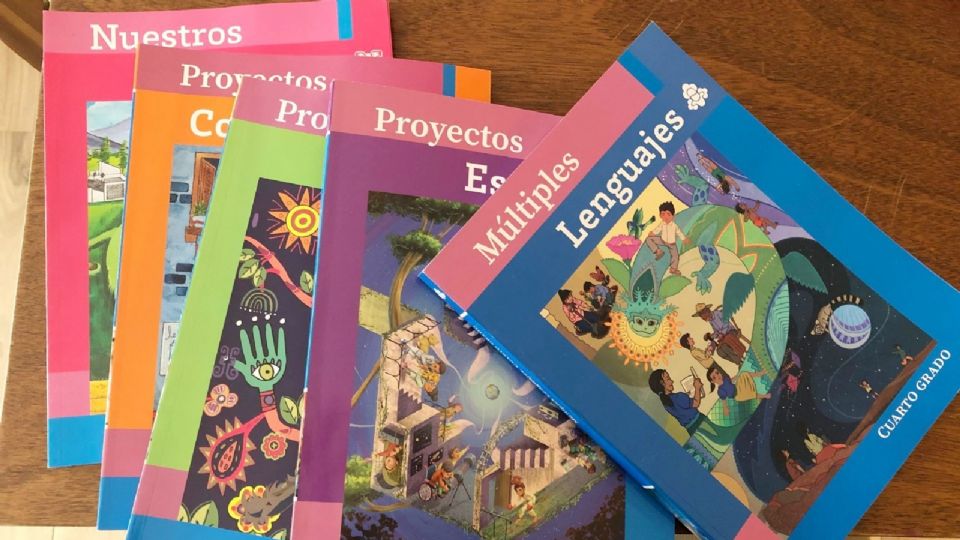 Organizaciones sociales piden al Gobierno retirar los libros de texto gratuitos.