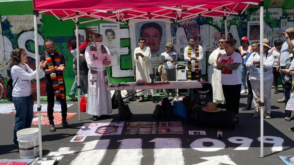 Los familiares de desaparecidos realizaron una ceremonia religiosa en recuerdo de quienes no están.