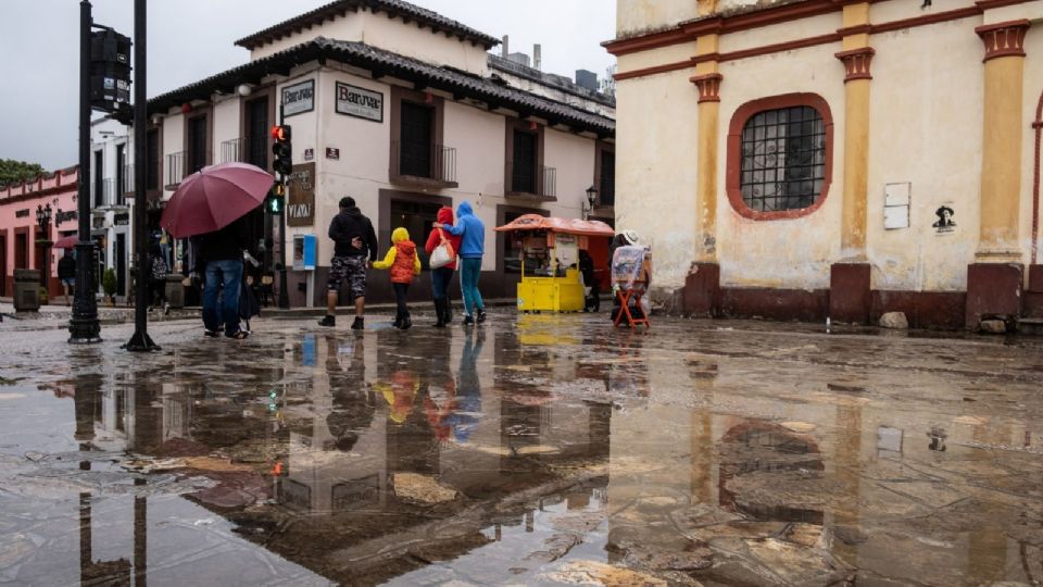 Tras la entrada de un nuevo frente frío y monzón continuarán las lluvias en varios estados del país.