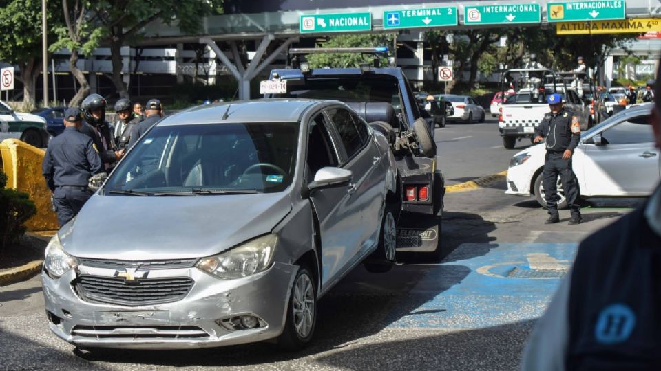 El auto en que viajaba el ladrón fue asegurado por la policía.