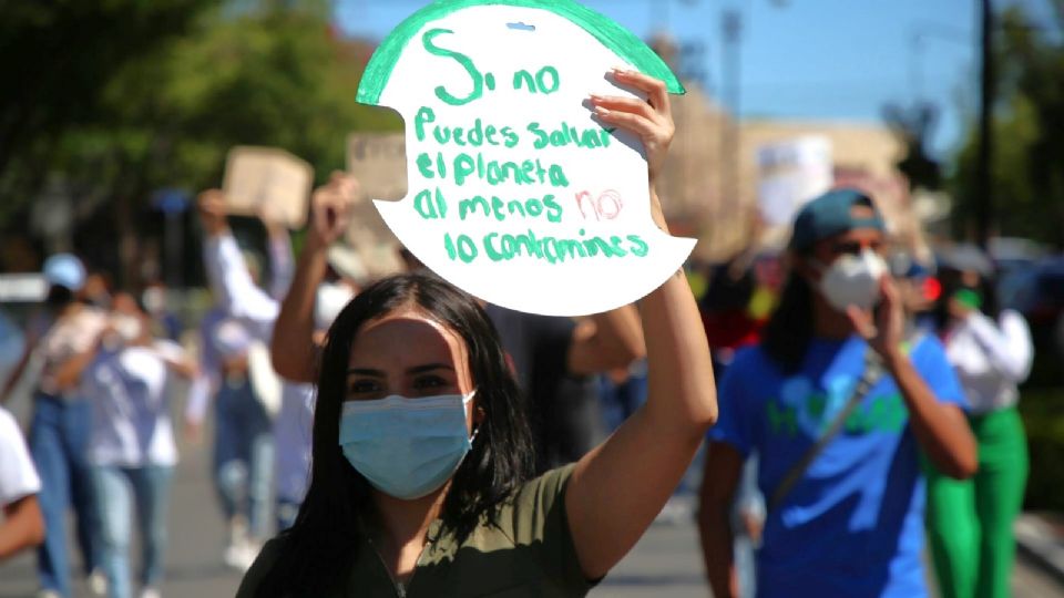 Activistas se manifestaron contra el cambio climático.