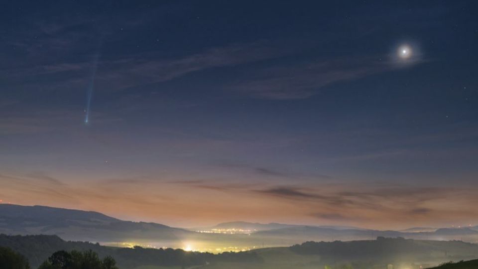 Imagen en la que se aprecia el cometa Nishimura (i) y el planeta Venus