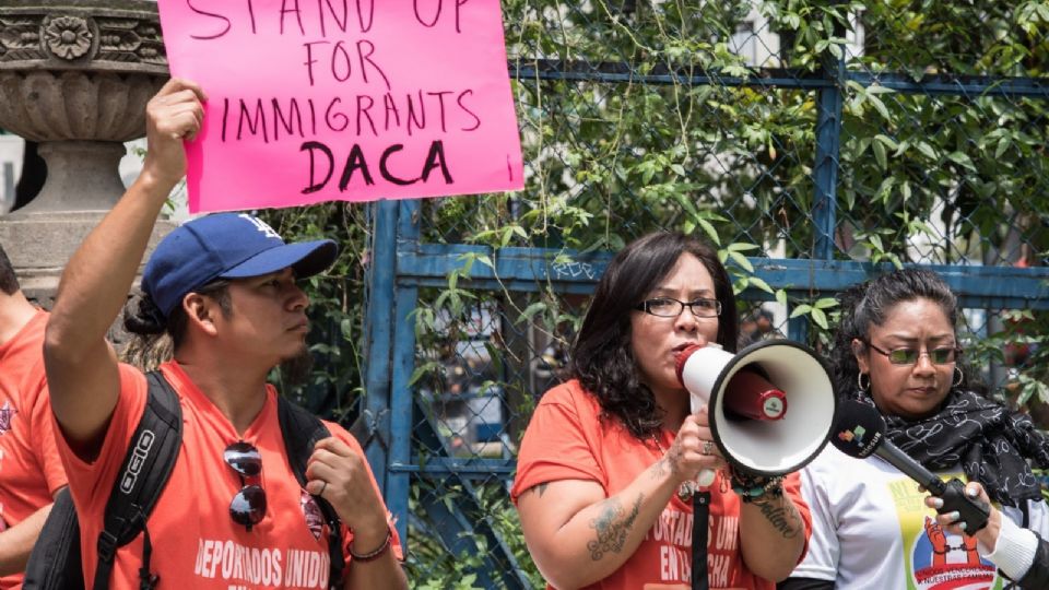 Familiares y miembros de organizaciones sociales en defensa de los deportados mexicanos.