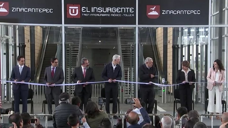 El presidente Andrés Manuel López Obrador cortó el listón inaugural del primer tramo del Tren Interurbano México-Toluca.