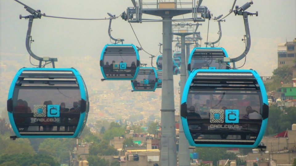 Suspenden servicio en L1 del Cablebús por persona ajena al sistema que subió a una torre
