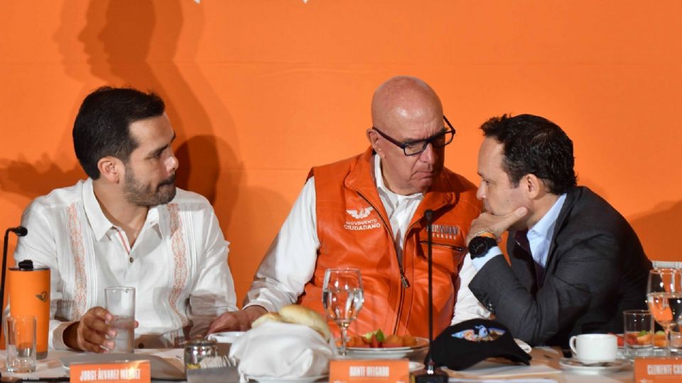 Dante Delgado, dirigente nacional de Movimiento Ciudadano (MC), junto a Jorge Álvarez Máynes y Clemente Castañeda, durante la reunión plenaria realizada en la Hacienda de los Morales.