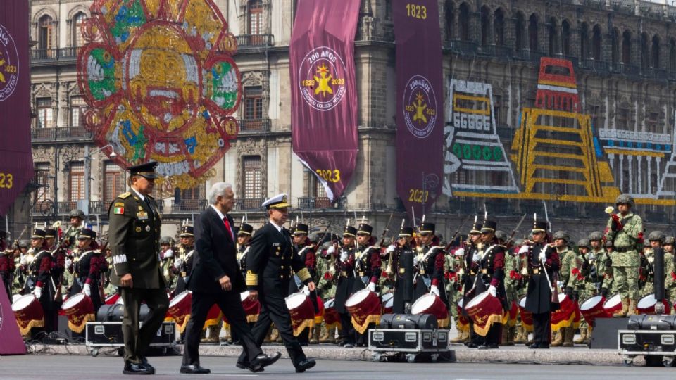 El presidente Andrés Manuel López Obrador en el desfile Cívico Militar en el Zócalo capitalino.