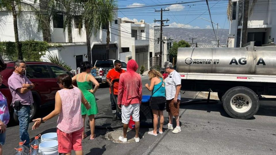 El Congreso de la CDMX llama a poner orden en las pipas de agua potable.