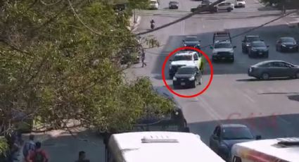 Detienen a tres personas por robo de vehículo en calles del Centro de Monterrey | VIDEO